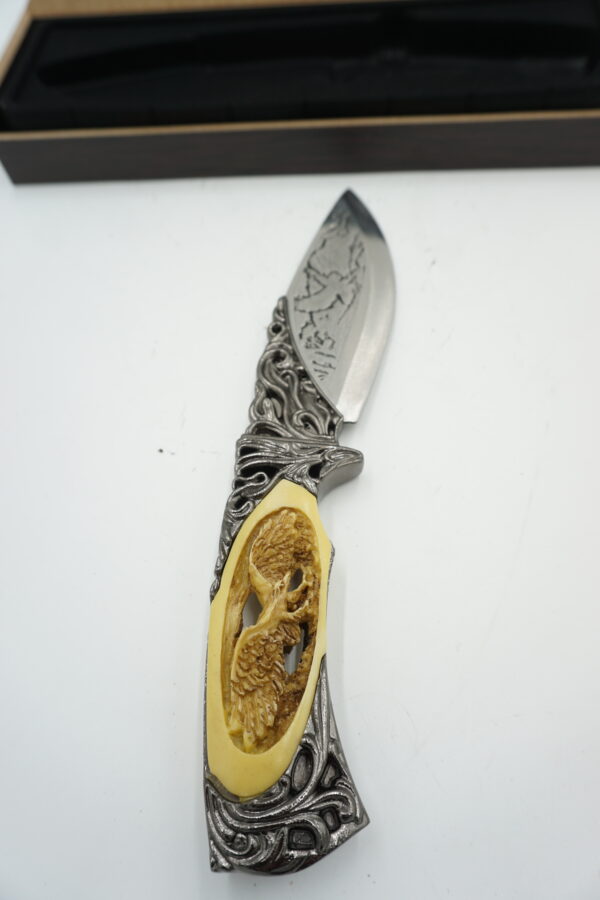 NÓŻ MYŚLIWSKI W DREWNIANYM ETUI ORZEŁ