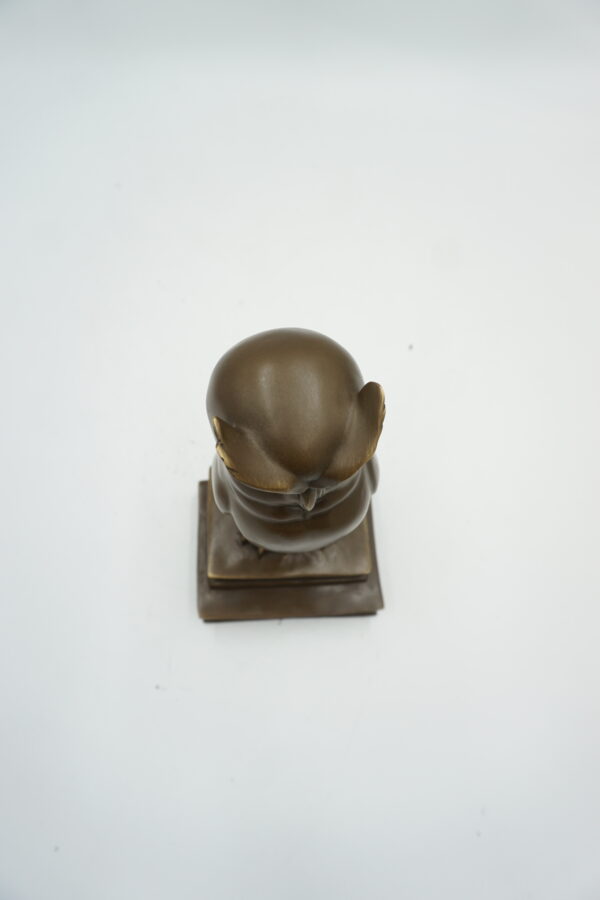 FIGURA Z BRĄZU SOWA NA KSIĄZKACH SYMBOL MĄDROŚCI