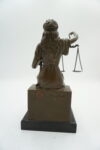 Siedząca TEMIDA Z BRĄZU bogini sprawiedliwości
