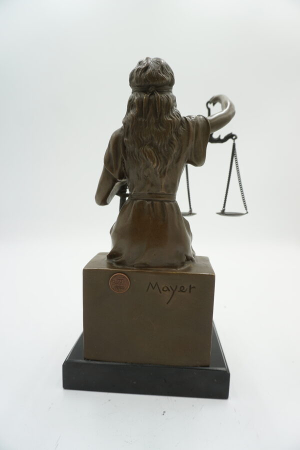 Siedząca TEMIDA Z BRĄZU bogini sprawiedliwości