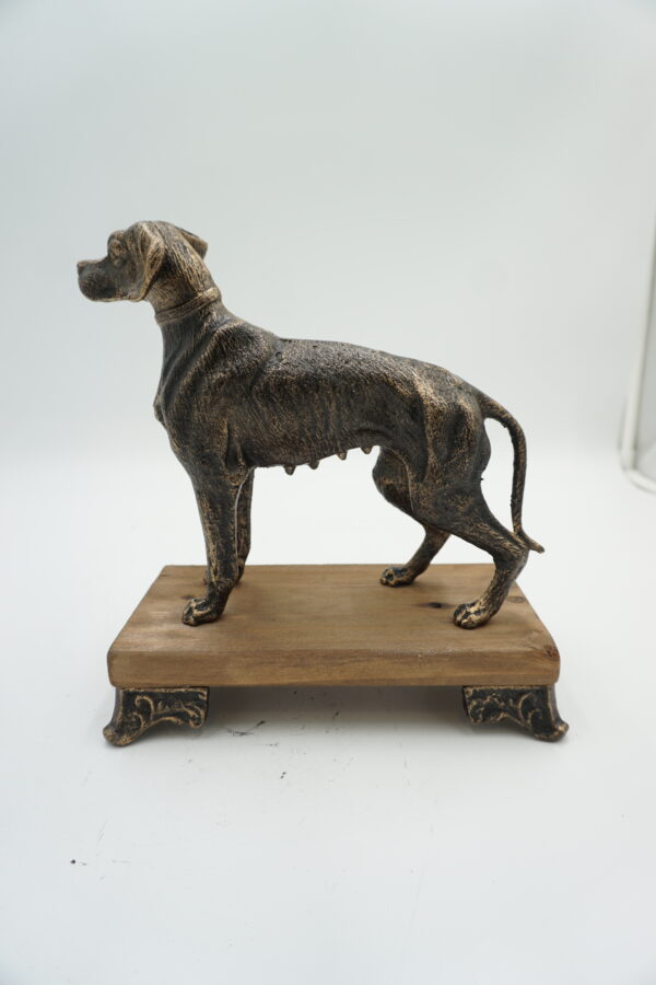 ŻELIWNA FIGURKA PSA GOŃCZEGO PIES nA DREWNIANEJ PODSTAWIE