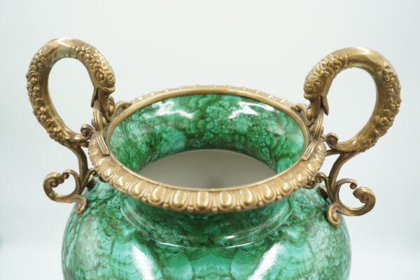 WAZON PORCELANA Z BRĄZEM POSTACIE KOBIET ZIELONY