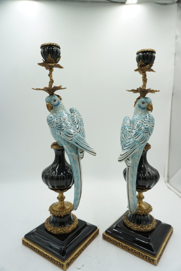 DUŻA PARA ŚWIECZNIKÓW PAPUGI NIEBIESKIE PORCELANA Z BRĄZEM CUDO wys-49cm