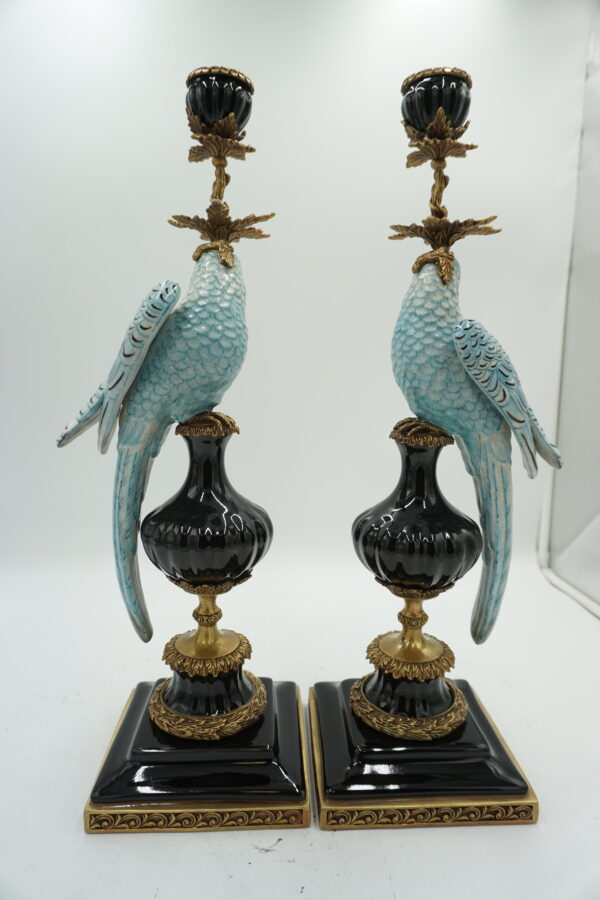 DUŻA PARA ŚWIECZNIKÓW PAPUGI NIEBIESKIE PORCELANA Z BRĄZEM CUDO wys-49cm