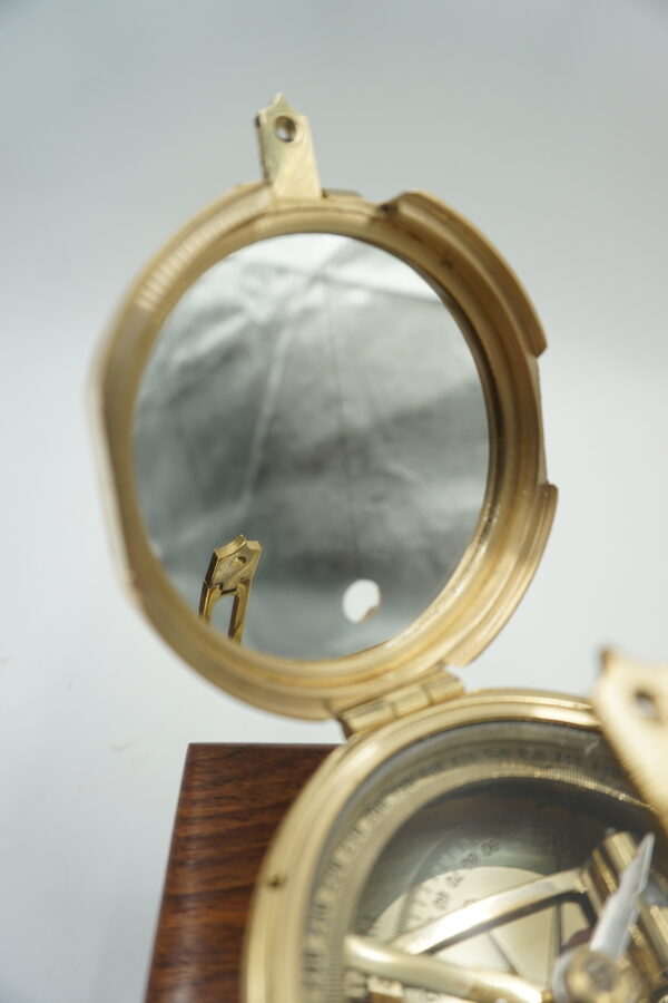 MOSIĘŻNY OKRĄGŁY KOMPAS + DREWNIANE ETUI