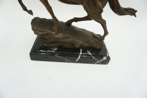 FIGURA Z BRĄZU WALKIRIA WOJOWNICZKA NA KONIU