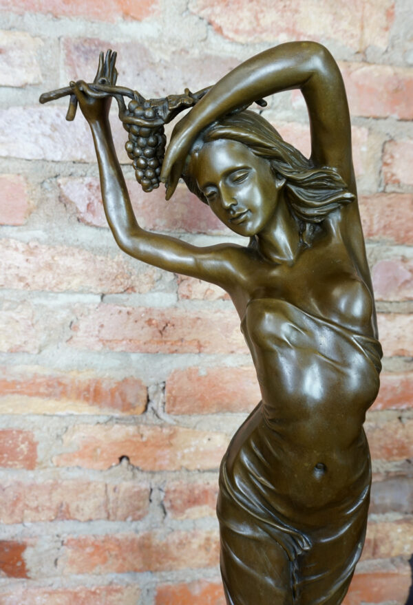 BOGINI Z WINOGRONEM KOBIETA W SUKNI BARDZO DUŻA FIGURA Z BRĄZU 84cm SECESJA