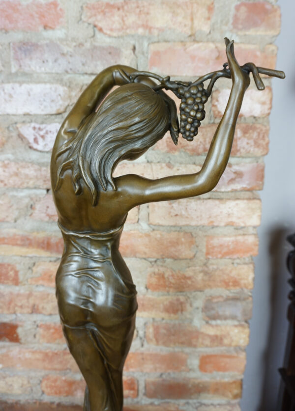 BOGINI Z WINOGRONEM KOBIETA W SUKNI BARDZO DUŻA FIGURA Z BRĄZU 84cm SECESJA