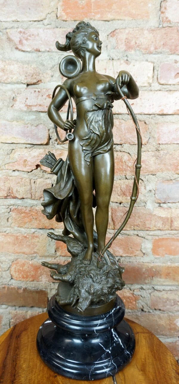 DUŻA DIANA BOGINI MYŚLIWCYH NA DZIKU SYGNOWANA FIGURA Z BRĄZU MYŚLIWSTWO