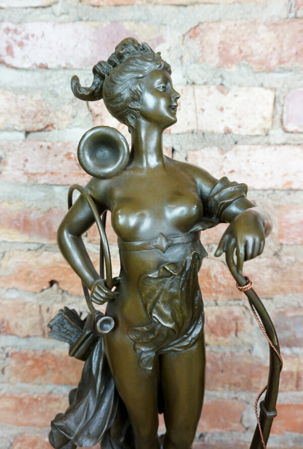 DUŻA DIANA BOGINI MYŚLIWCYH NA DZIKU SYGNOWANA FIGURA Z BRĄZU MYŚLIWSTWO