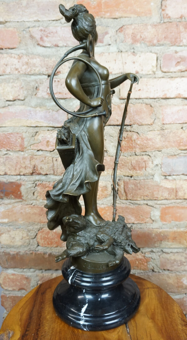 DUŻA DIANA BOGINI MYŚLIWCYH NA DZIKU SYGNOWANA FIGURA Z BRĄZU MYŚLIWSTWO