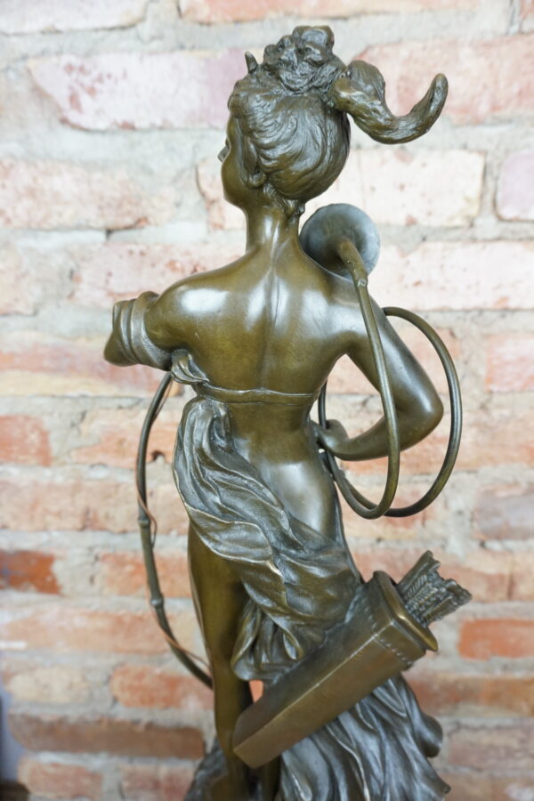 DUŻA DIANA BOGINI MYŚLIWCYH NA DZIKU SYGNOWANA FIGURA Z BRĄZU MYŚLIWSTWO