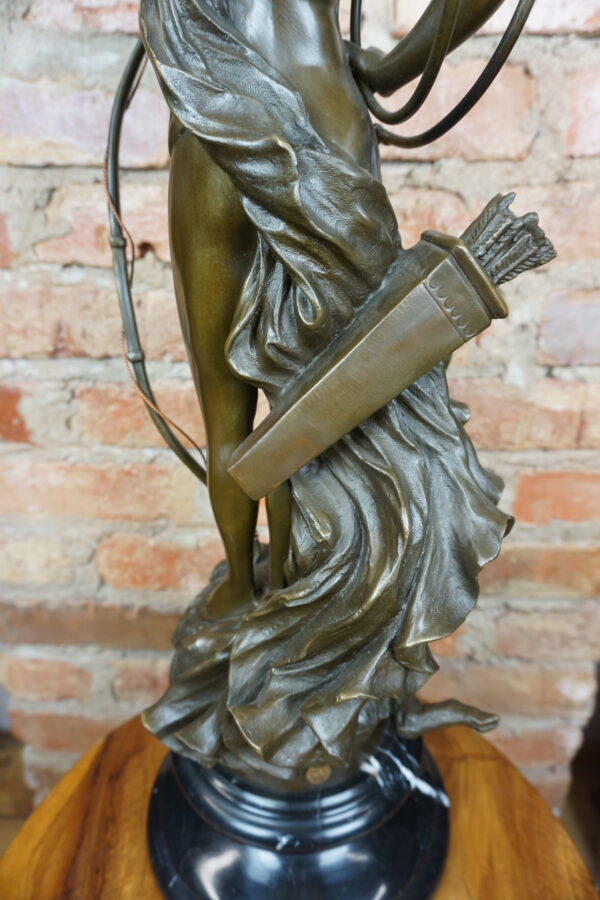 DUŻA DIANA BOGINI MYŚLIWCYH NA DZIKU SYGNOWANA FIGURA Z BRĄZU MYŚLIWSTWO