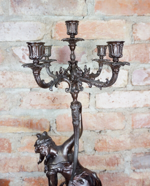 DUŻY POSTACIOWY ŚWIECZNIK Z BRĄZU KOBIETA Z AMOREM 5 ŚWIEC wys79cm