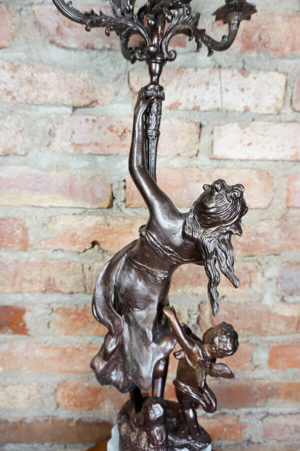 DUŻY POSTACIOWY ŚWIECZNIK Z BRĄZU KOBIETA Z AMOREM 5 ŚWIEC wys79cm