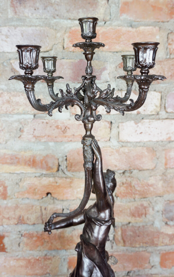 DUŻY POSTACIOWY ŚWIECZNIK Z BRĄZU KOBIETA Z AMOREM 5 ŚWIEC wys79cm