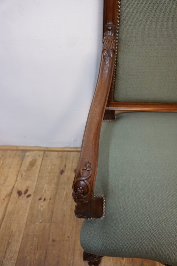 STARY DOSTOJNY FOTEL DO BIURKA RZEŻBIONY GŁOWY NA LWICH ŁAPACH SPRĘŻYNY