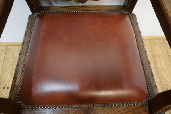 RĘCZNIE RZEŹBIONY DOSTOJNY FOTEL BRETOŃSKI DO BIURKA SKÓRA