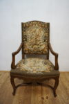 DOSTOJNY DUŻY FOTEL POKRYTY NIESAMOWITYM GOBELINEM
