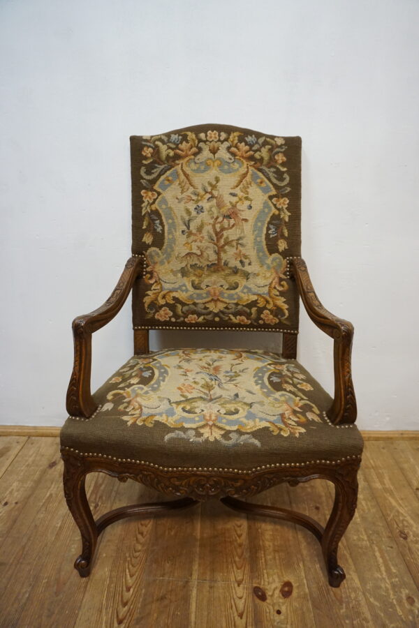 DOSTOJNY DUŻY FOTEL POKRYTY NIESAMOWITYM GOBELINEM