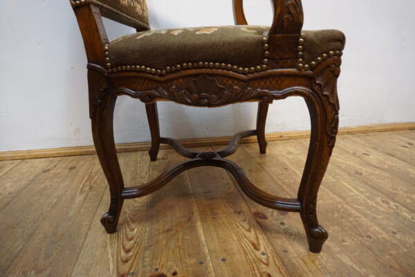 DOSTOJNY DUŻY FOTEL POKRYTY NIESAMOWITYM GOBELINEM