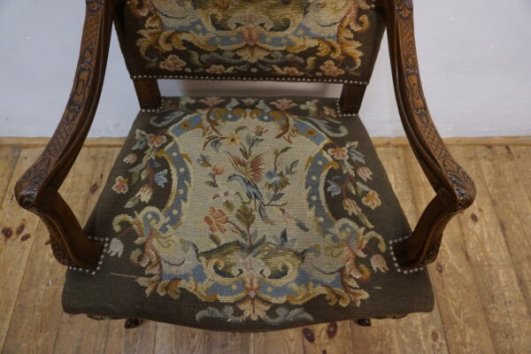 DOSTOJNY DUŻY FOTEL POKRYTY NIESAMOWITYM GOBELINEM