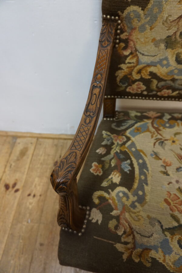 DOSTOJNY DUŻY FOTEL POKRYTY NIESAMOWITYM GOBELINEM