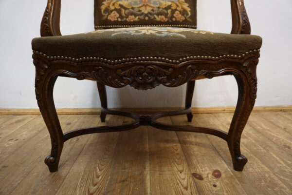 DOSTOJNY DUŻY FOTEL POKRYTY NIESAMOWITYM GOBELINEM