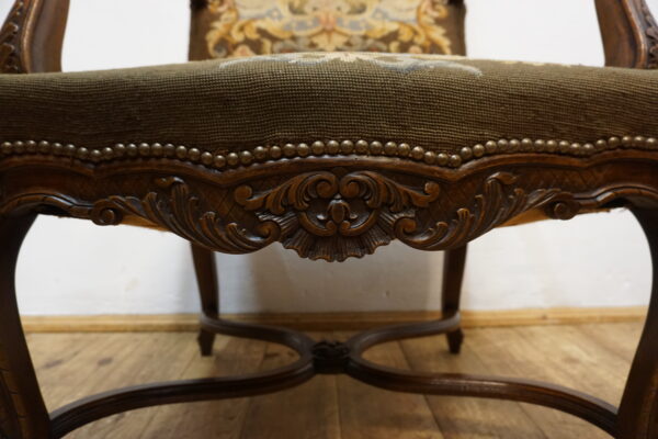 DOSTOJNY DUŻY FOTEL POKRYTY NIESAMOWITYM GOBELINEM