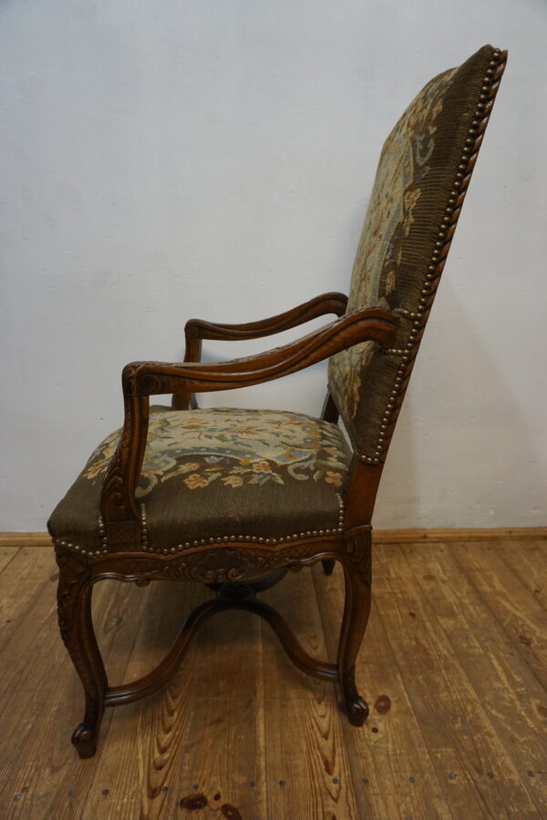 DOSTOJNY DUŻY FOTEL POKRYTY NIESAMOWITYM GOBELINEM