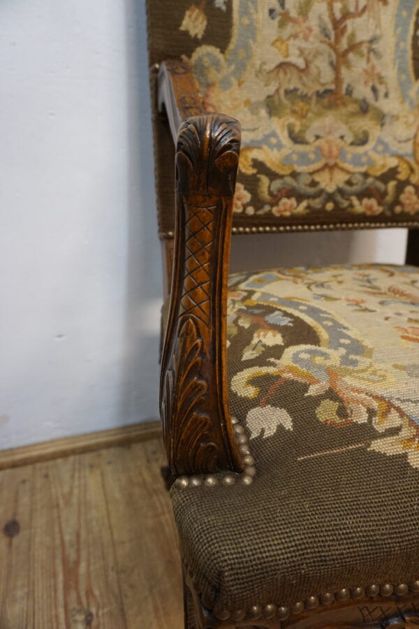 DOSTOJNY DUŻY FOTEL POKRYTY NIESAMOWITYM GOBELINEM