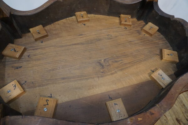 STARY STOLIK STÓŁ GIĘTE NOGI NEOROKOKO OKUCIA Z BRĄZU