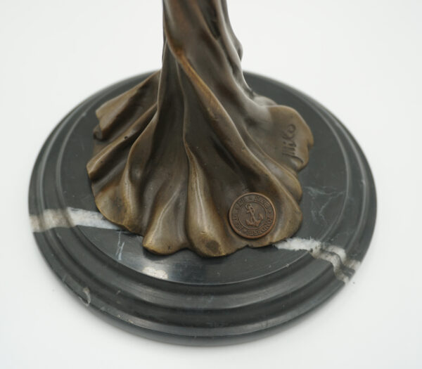 ŚWIECZNIK Z BRĄZU KOBIETA