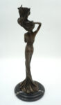 ŚWIECZNIK Z BRĄZU KOBIETA