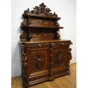 STARA FIGURALNA KOMODA Z DUŻĄ BOGATO RZEŹBIONĄ NADSTAWKĄ MYŚLIWSKĄ