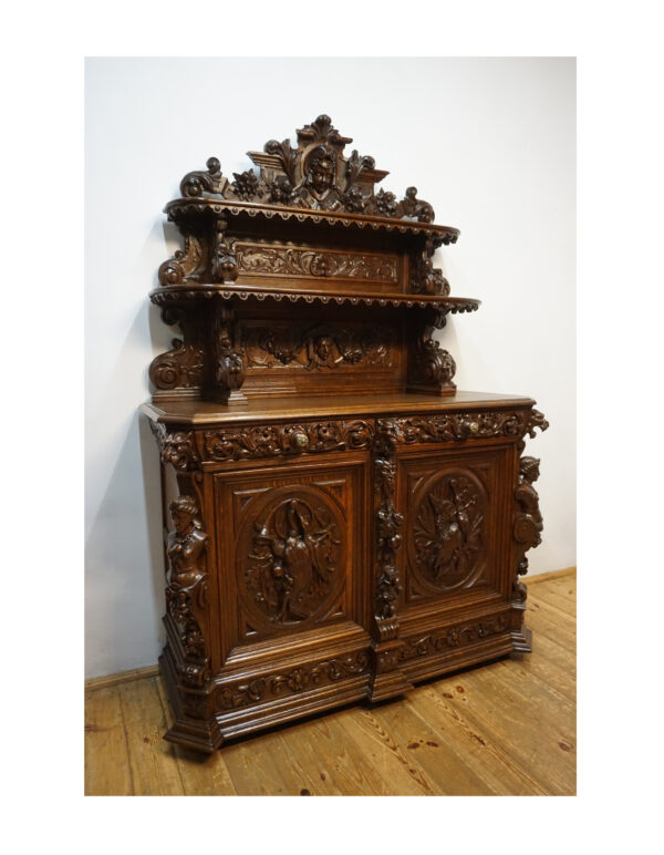 STARA FIGURALNA KOMODA Z DUŻĄ BOGATO RZEŹBIONĄ NADSTAWKĄ MYŚLIWSKĄ