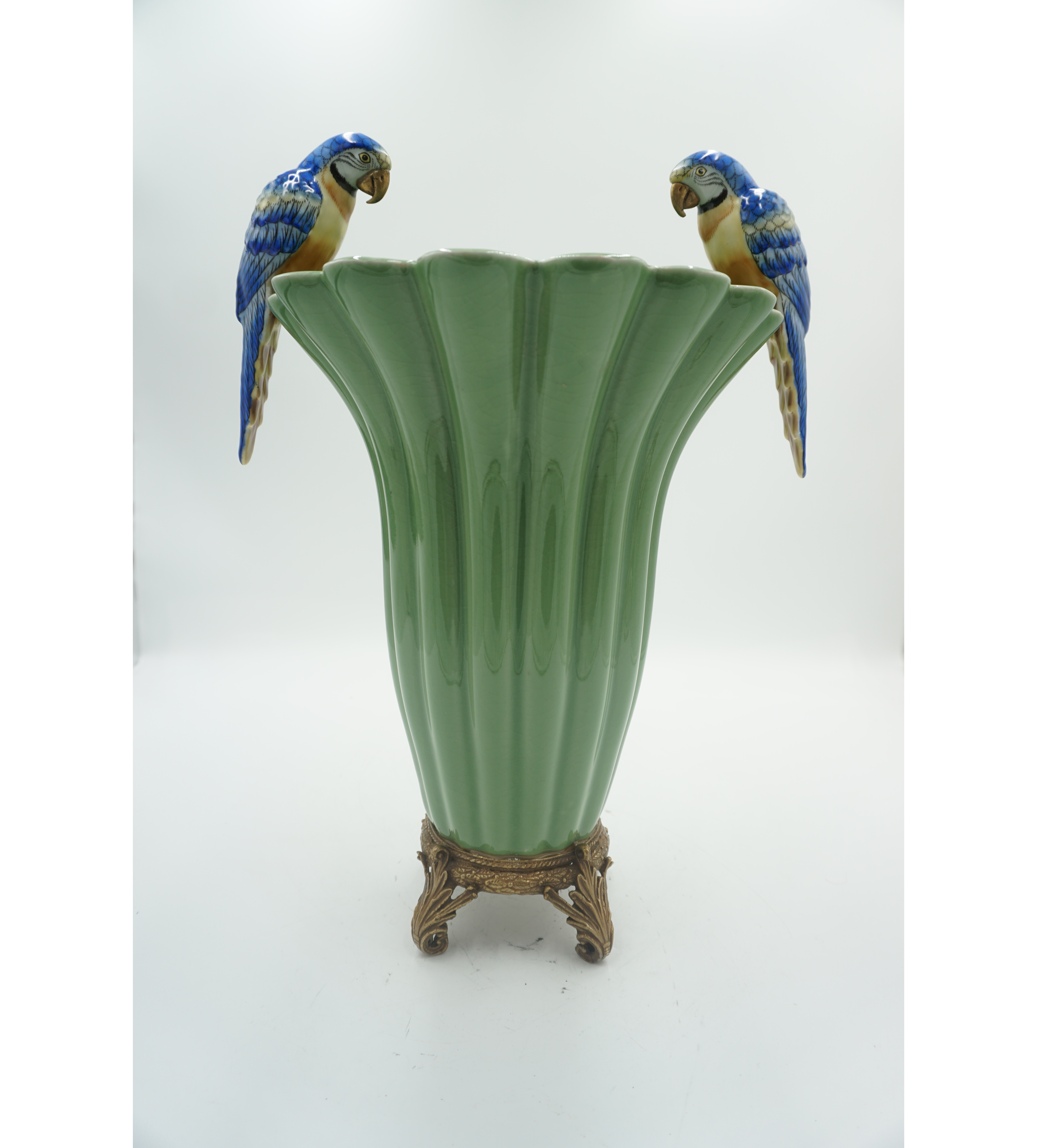 WAZON AMFORA BRĄZ+PORCELANA PAPUGI