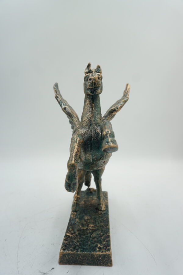 ŻELIWNA FIGURKA KOŃ ZE SKRZYDŁAMI PEGASUS