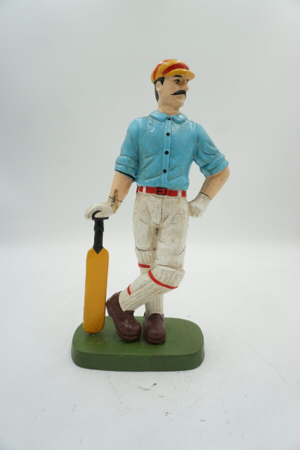 ŻELIWNA FIGURKA GRACZ W KRYKIETA