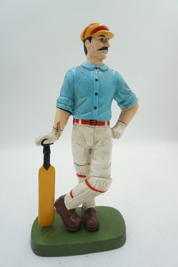 ŻELIWNA FIGURKA GRACZ W KRYKIETA