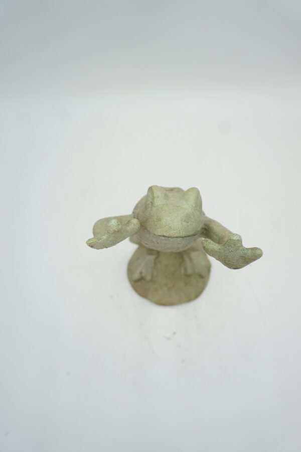 ŻELIWNA FIGURKA ŻABA