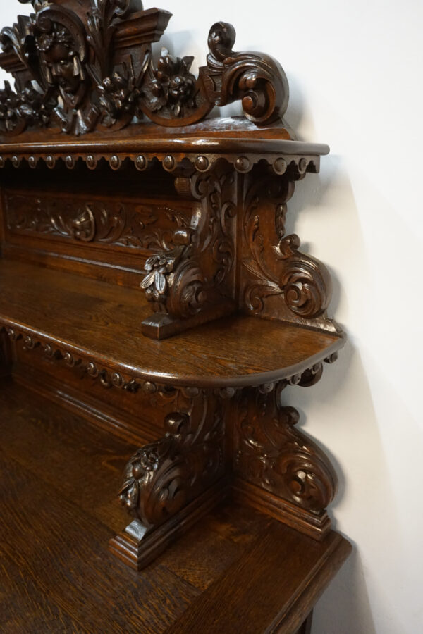 STARA FIGURALNA KOMODA Z DUŻĄ BOGATO RZEŹBIONĄ NADSTAWKĄ MYŚLIWSKĄ