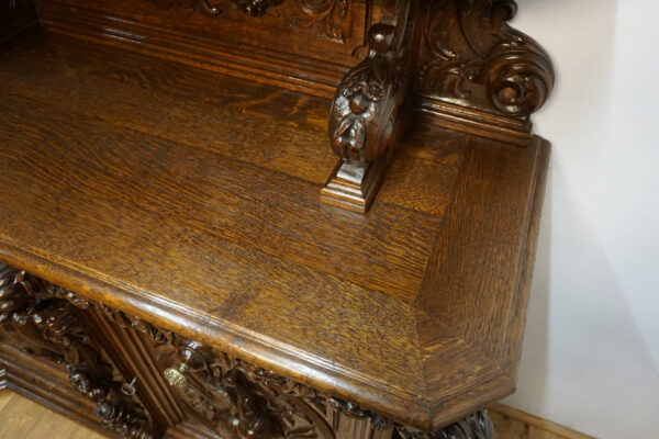 STARA FIGURALNA KOMODA Z DUŻĄ BOGATO RZEŹBIONĄ NADSTAWKĄ MYŚLIWSKĄ