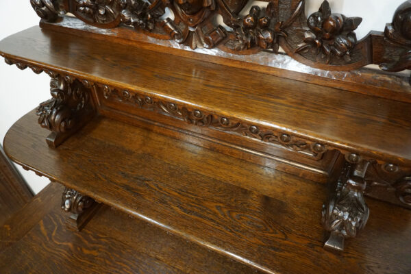 STARA FIGURALNA KOMODA Z DUŻĄ BOGATO RZEŹBIONĄ NADSTAWKĄ MYŚLIWSKĄ