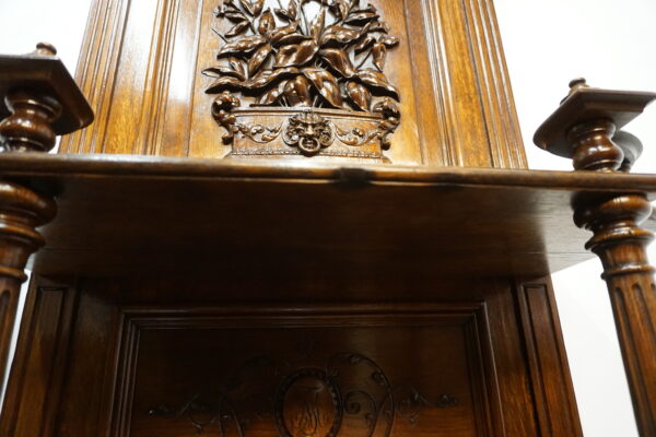 KOMODA Z NADSTAWKĄ SZAFKA palacza z motywem liści tytoniu – XIX wiek