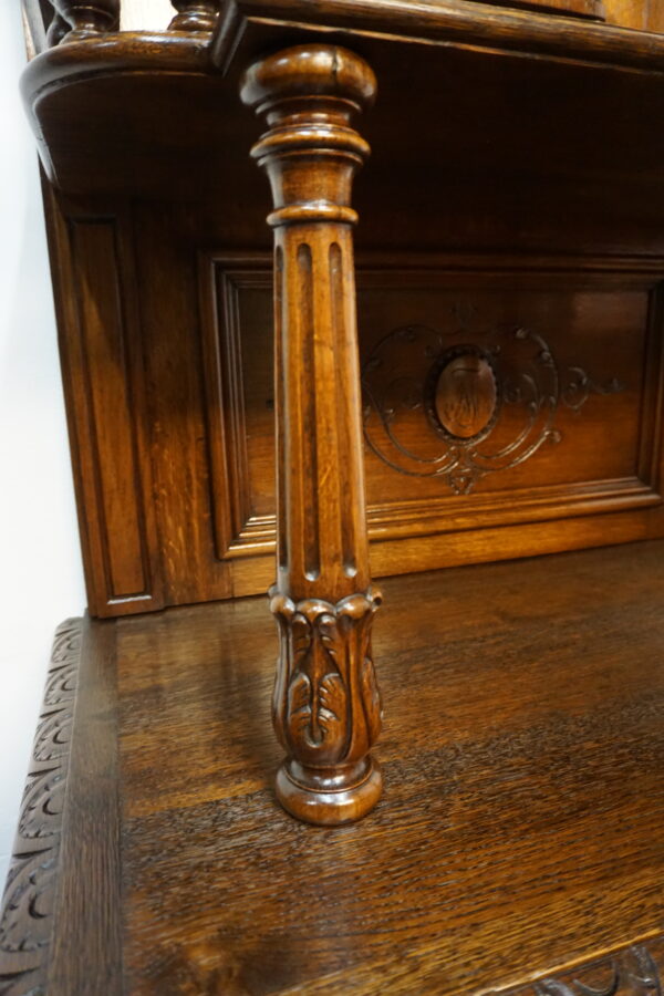 KOMODA Z NADSTAWKĄ SZAFKA palacza z motywem liści tytoniu – XIX wiek