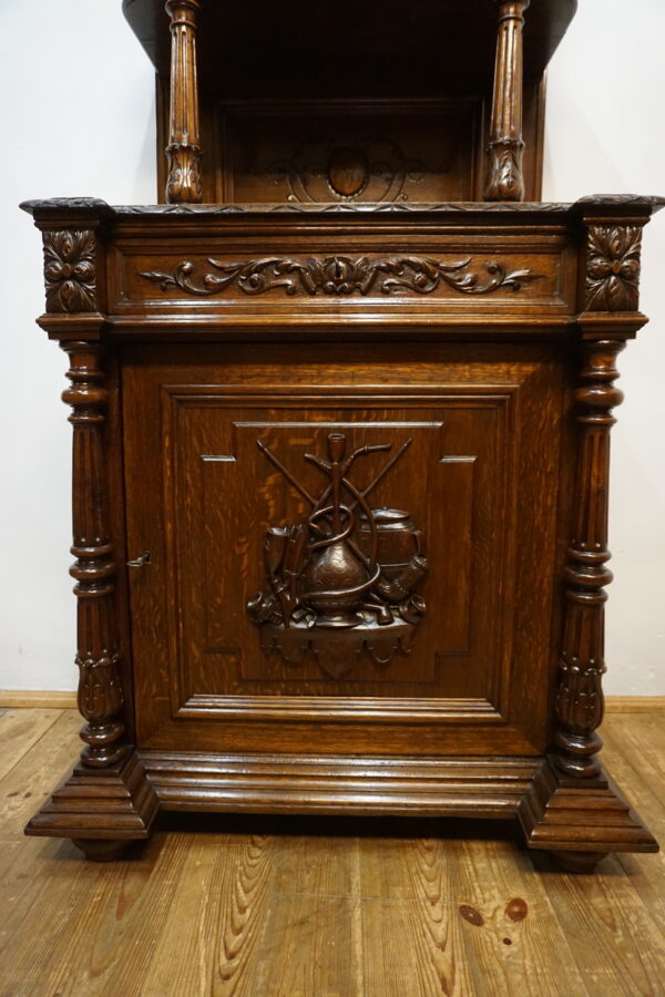 KOMODA Z NADSTAWKĄ SZAFKA palacza z motywem liści tytoniu – XIX wiek