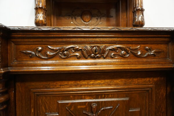 KOMODA Z NADSTAWKĄ SZAFKA palacza z motywem liści tytoniu – XIX wiek