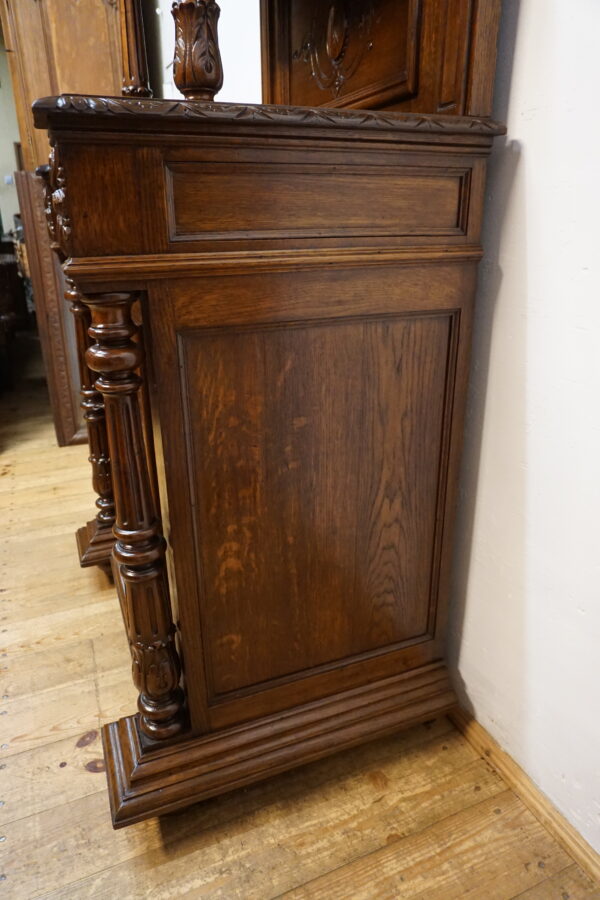 KOMODA Z NADSTAWKĄ SZAFKA palacza z motywem liści tytoniu – XIX wiek