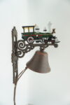 PIĘKNY ŻELIWNY DZWON DZWONECZEK LOKOMOTYWA DOM I OGRÓD